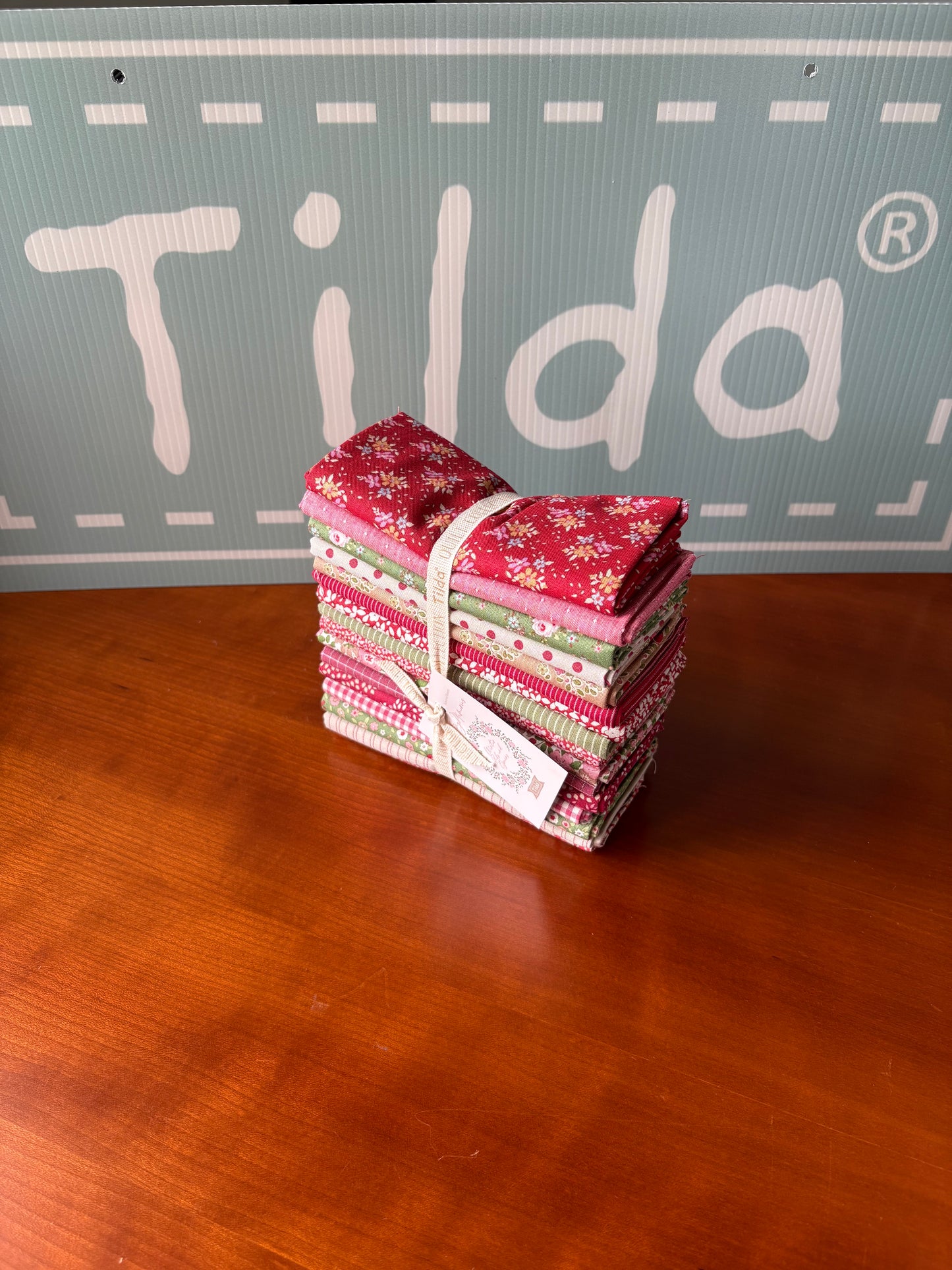 Tilda Creating Memories FQB 16 Fabrics 20x22in Winter
