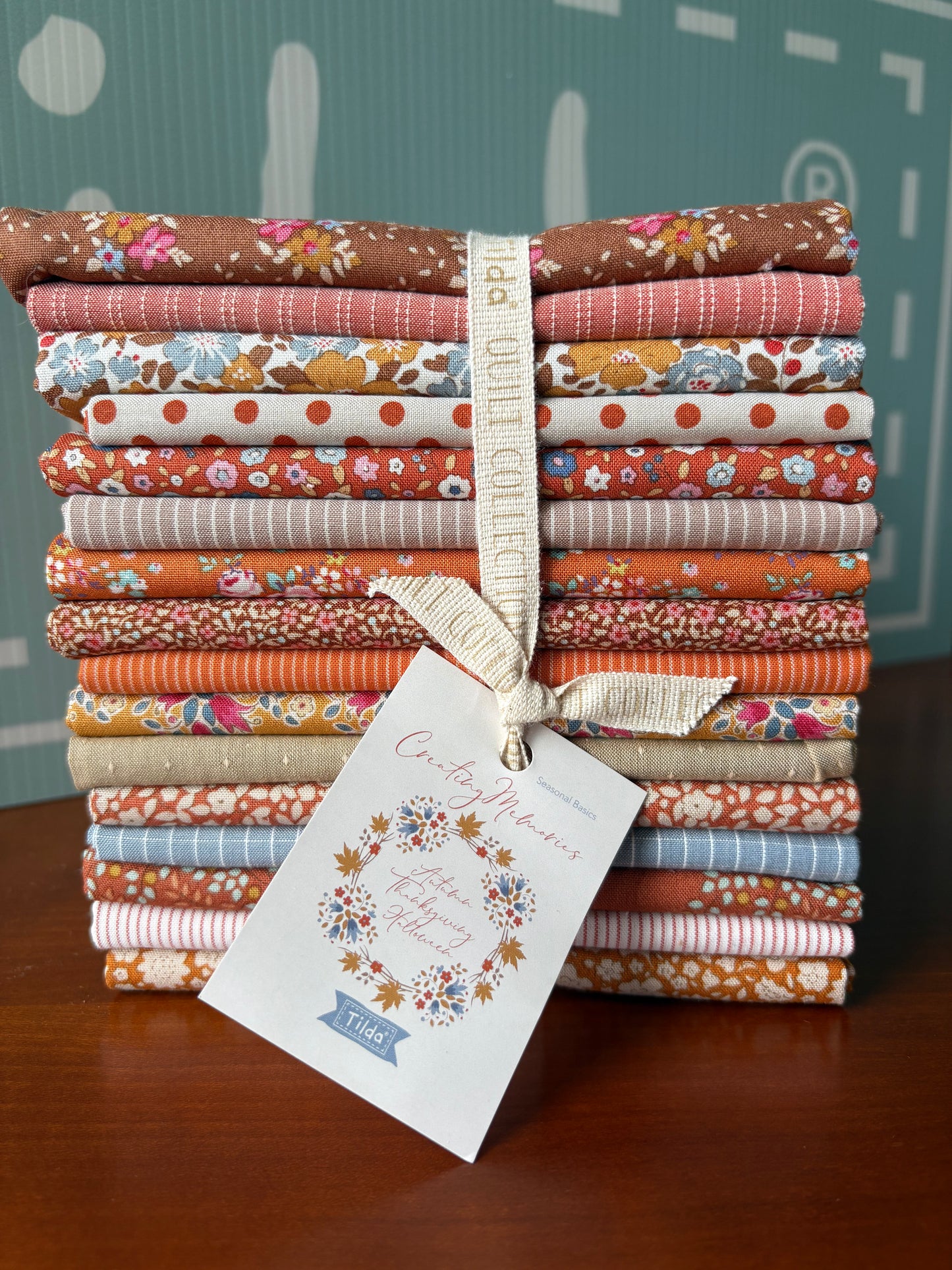 Tilda Creating Memories FQB 16 Fabrics 20x22in Autumn