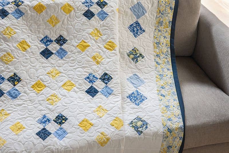 PhoebeMoon Designs - Here Comes the Sun Throw Quilt Pattern - Fat Quarter Friendl